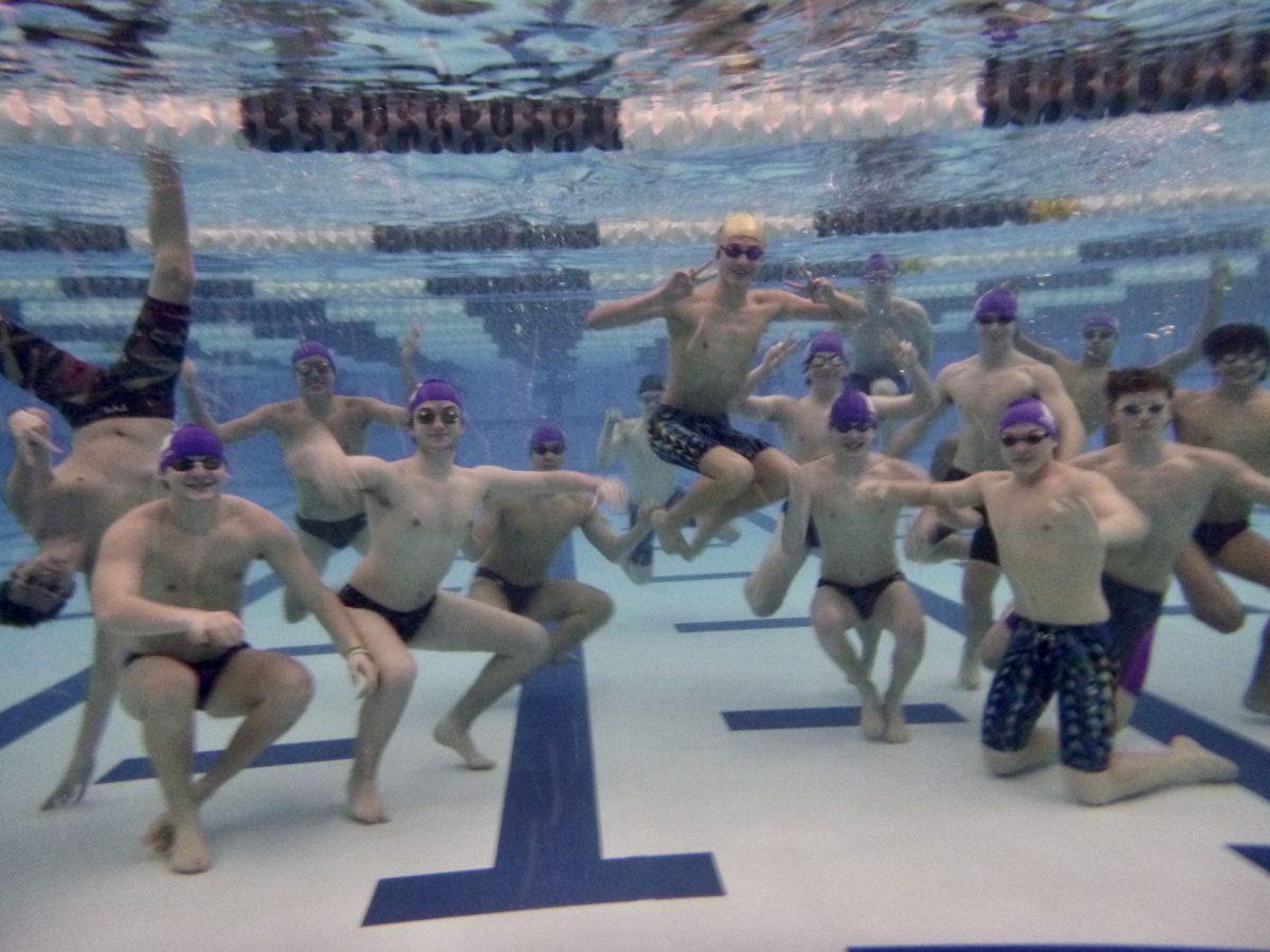 The Gonzaga Swim and Dive team poses for an underwater shot after their meet! (Gonzaga Swim and Dive Flickr)