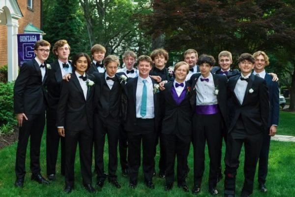 Photo of Brendan Rohde and a group of friends before prom in May 2023